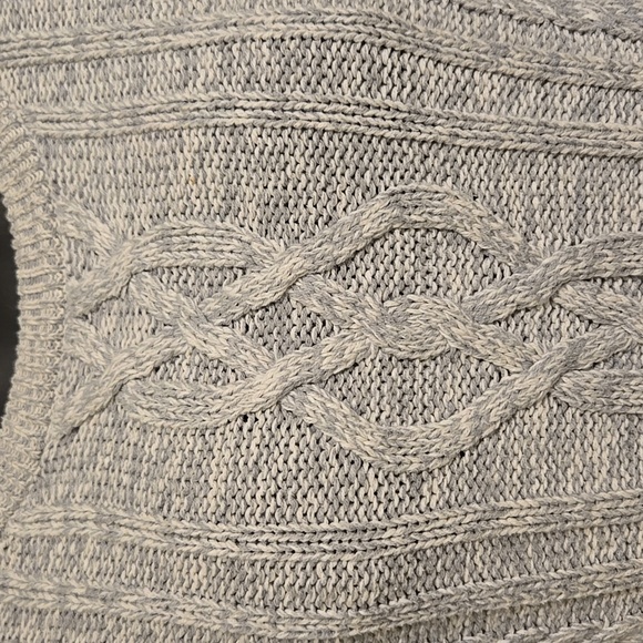 🎯Old Navy Cable Knit Sweater - Picture 2 of 6